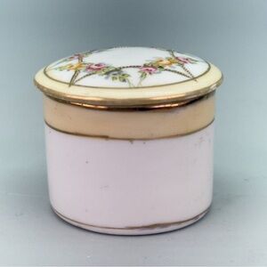 Vintage Handpainted Nippon 
Lidded Trinket Ring Box